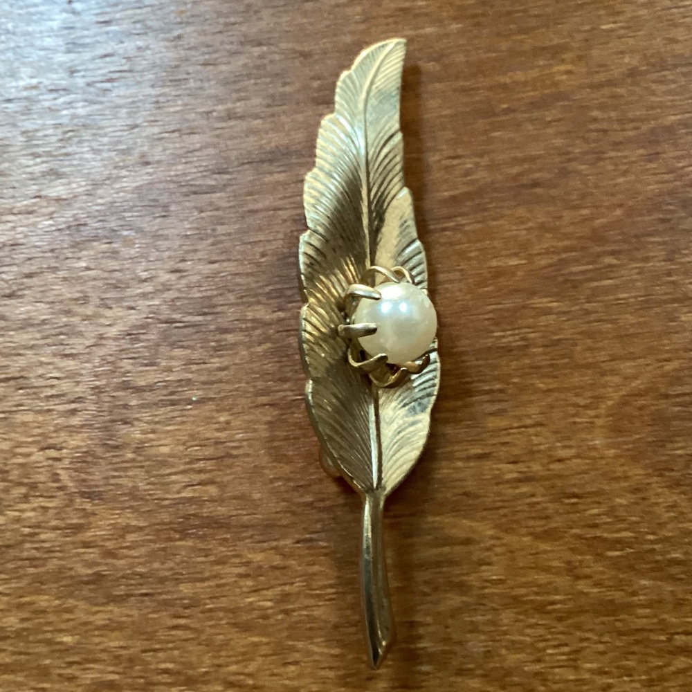 Vintage Gold-tone Leaf Brooch Pin Rare find